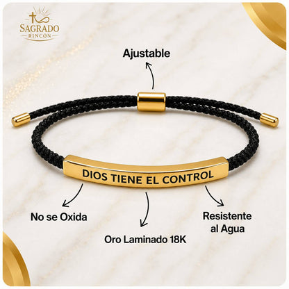 Manilla Dios Tiene el Control | Oro Laminado + Caja de Lujo